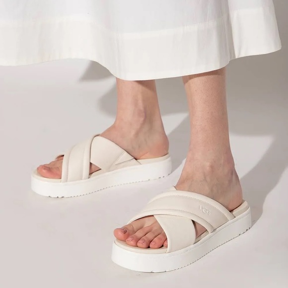 UGG ZAYNE SIZE 7.5 7 CROSSBAND LEATHER SLIDE SANDALS - Picture 1 of 8